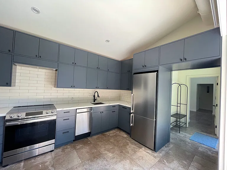 5285 N College View Ave — Photo 7