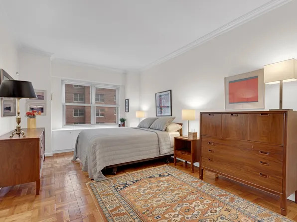 360 East 72nd Street image 4 of 15