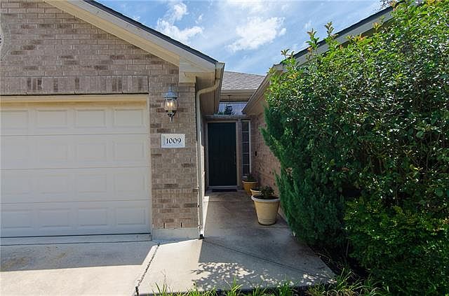 1st image of 1009 Downridge Dr