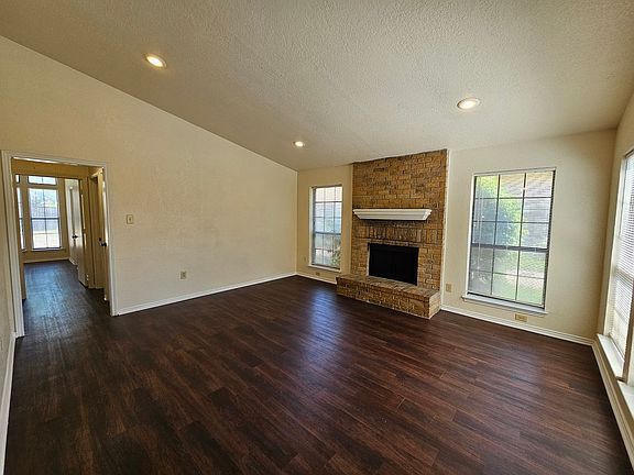 5th image of 3137 Tudor Ln #3135