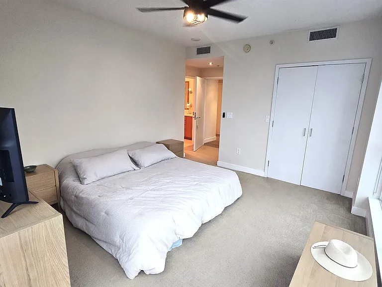 325 7th Ave #1301 — Photo 21