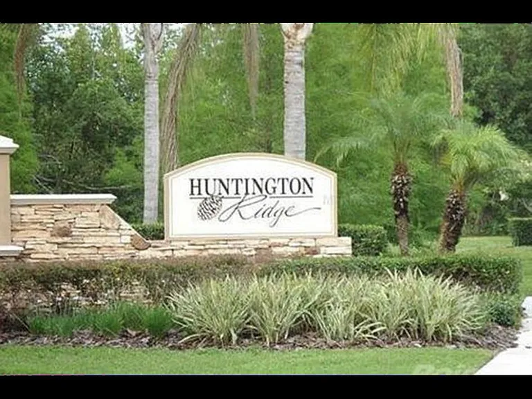 2140 Park Crescent Dr — Photo 2