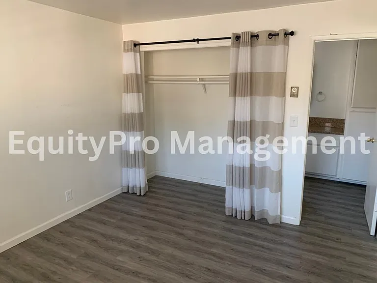 7243 Pickering Ave #D — Photo 7