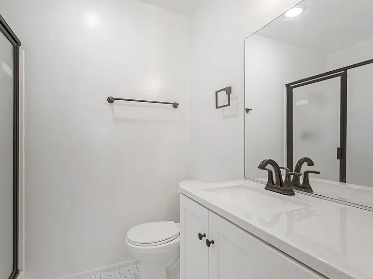 Chatsworth Rent This Now — Photo 6