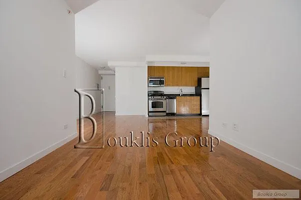 Rented by Bouklis Group | media 13
