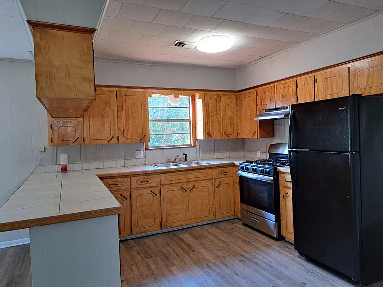 1047 N Preston St — Photo 3
