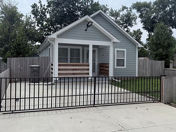 3rd image of 4933 Mecca St