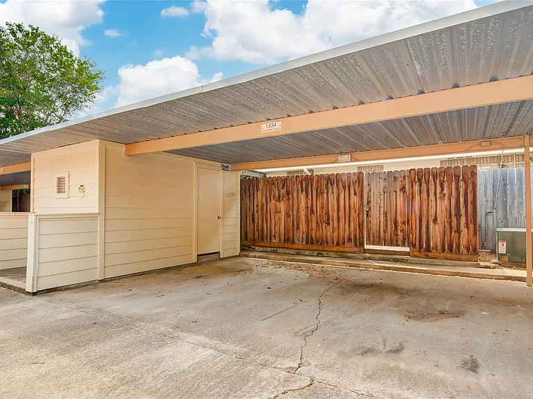 1334 Country Place Dr — Photo 32