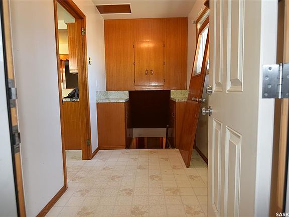 4th image of 220 5th STREET W