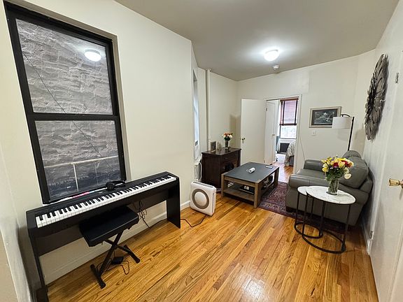 4th image of 309 W 47th St APT 3FE