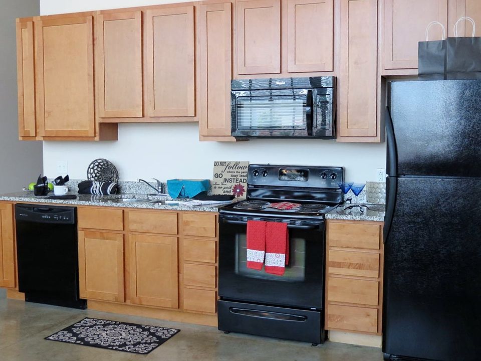 All newer kitchens w/granite counters