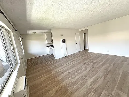 889 N Laurel Ave #10 Photo 1