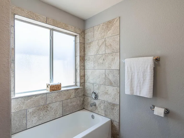 7704 Plateau Cv — Photo 18