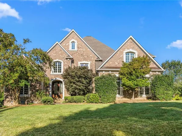 7399 Henson Forest Dr, Summerfield, NC 27358