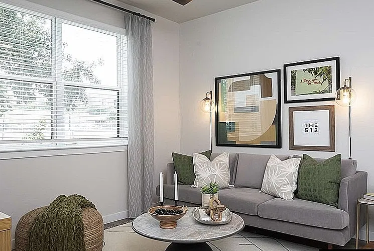 Apartment for Rent — Photo 2