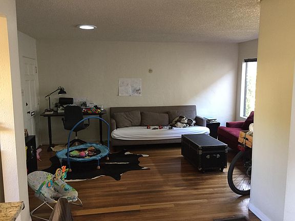 4th image of 3944 Haines St