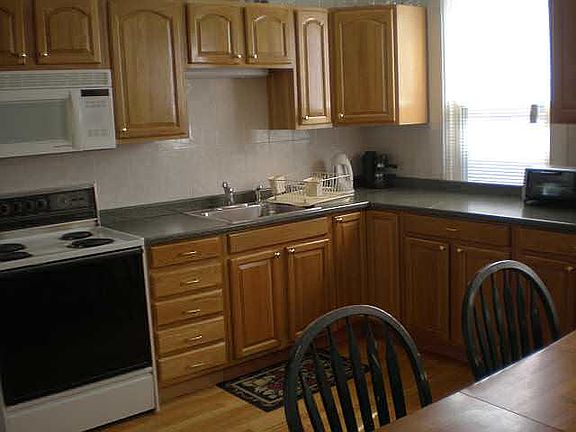 3rd image of 439 Washington St #1B