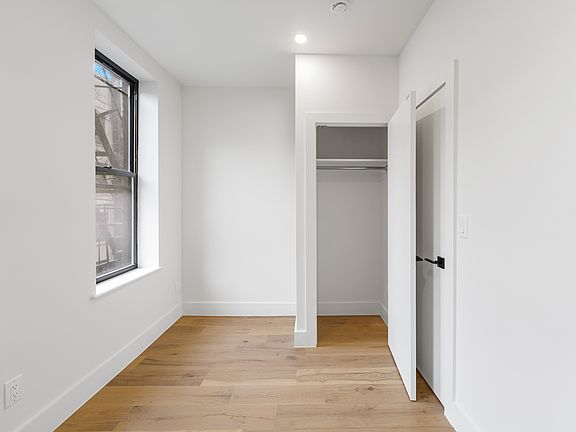2nd image of 190 Avenue Of The Americas APT 2RN