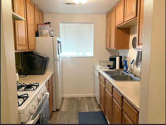 4th image of 423 S State St APT 102