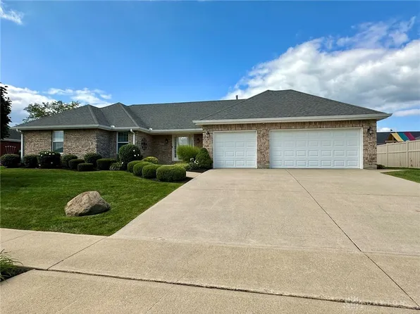 612 Magnolia Dr, Greenville, OH 45331