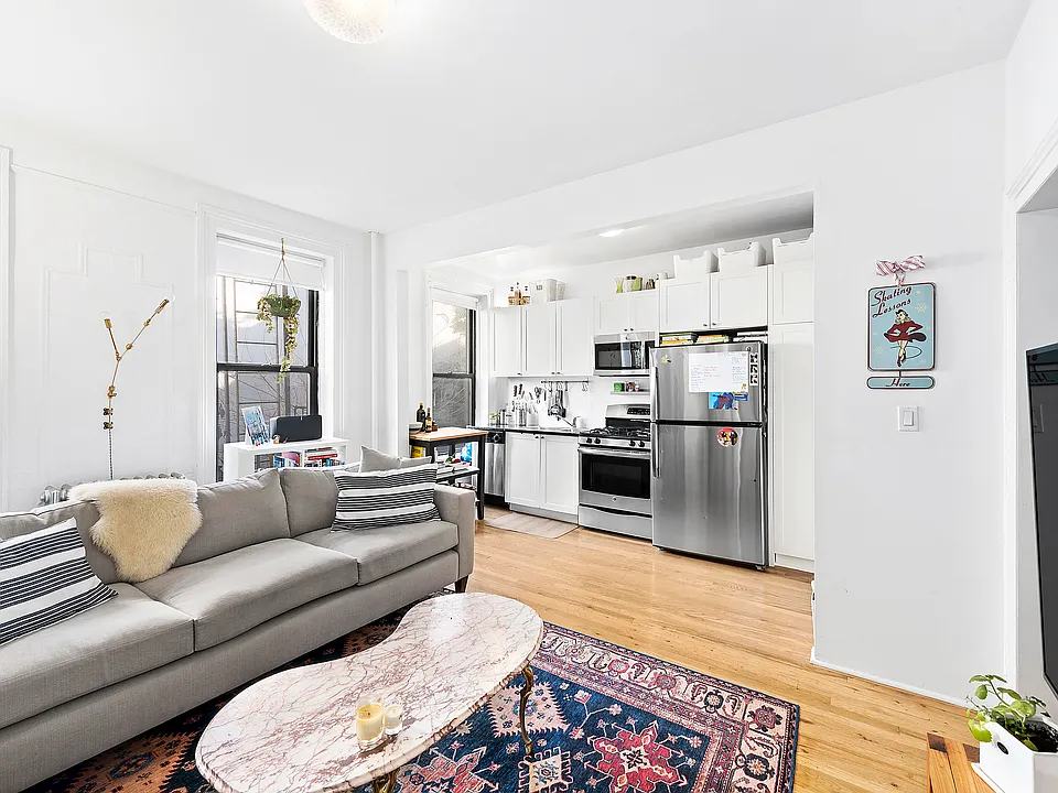 605 Vanderbilt Ave #2