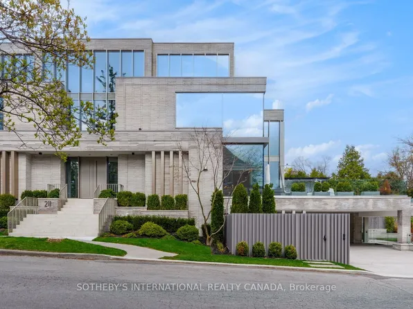 211 Dunvegan Rd, Toronto, ON M5P 2P3