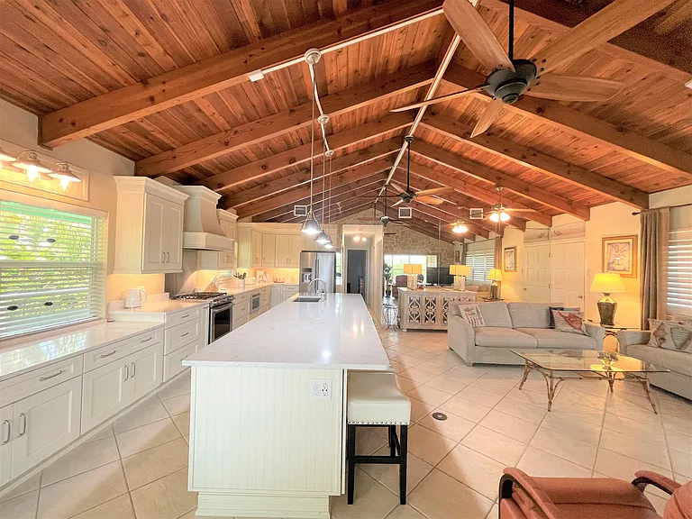 1145 Lagoon Dr — Photo 8