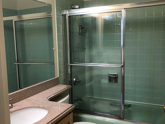 5th image of 946 Stockton St APT 6D