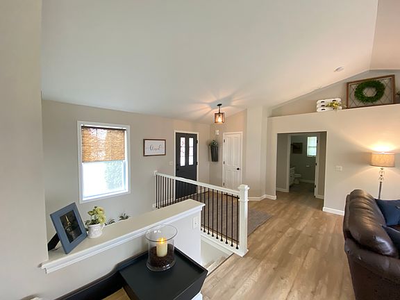 5th image of 1905 Paris Ln