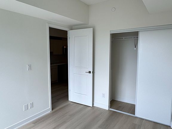 5th image of 2825 Jane St #1007