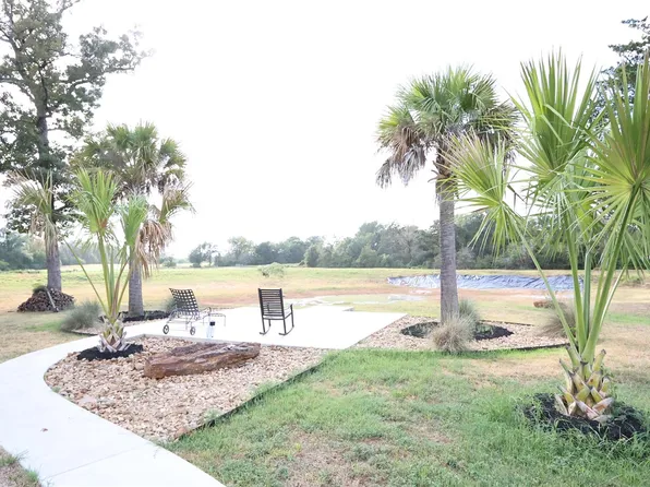 9277 Clara Ln, Franklin, TX 77856