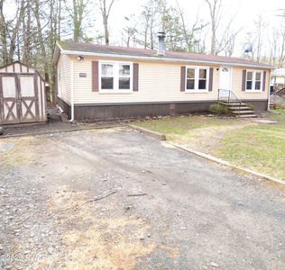 137 Oak Dr, Greentown, PA, 18426