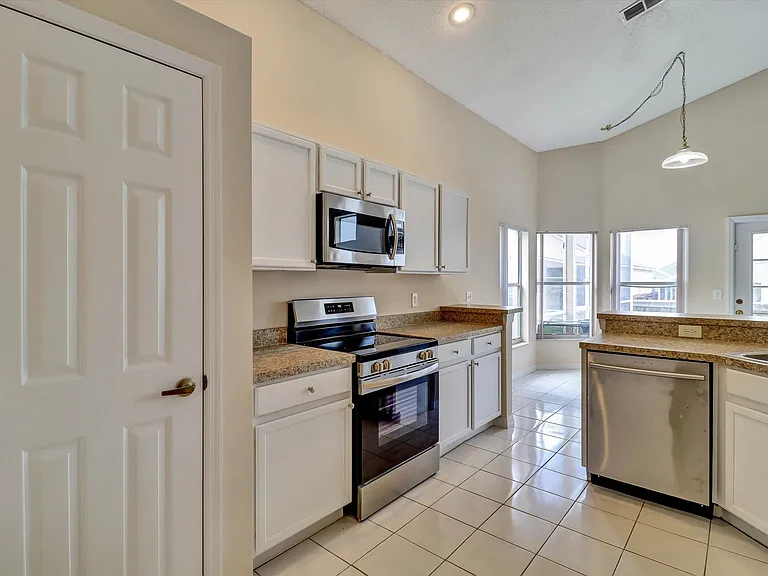 439 Riggs Cir — Photo 15