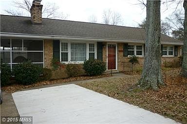 2nd image of 908 Carol Ln