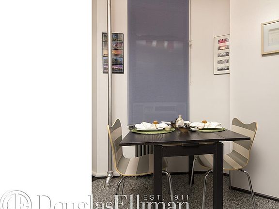 4th image of 252 E 77th St APT 14