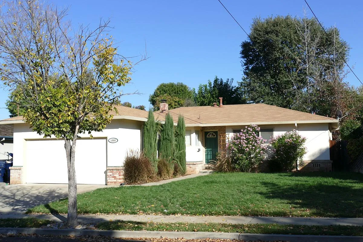 1080 Batavia Ave photo 1