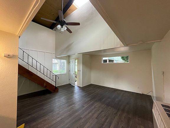 4th image of 481 Hillview St APT C