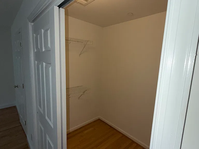 220 Gross Ave — Photo 58