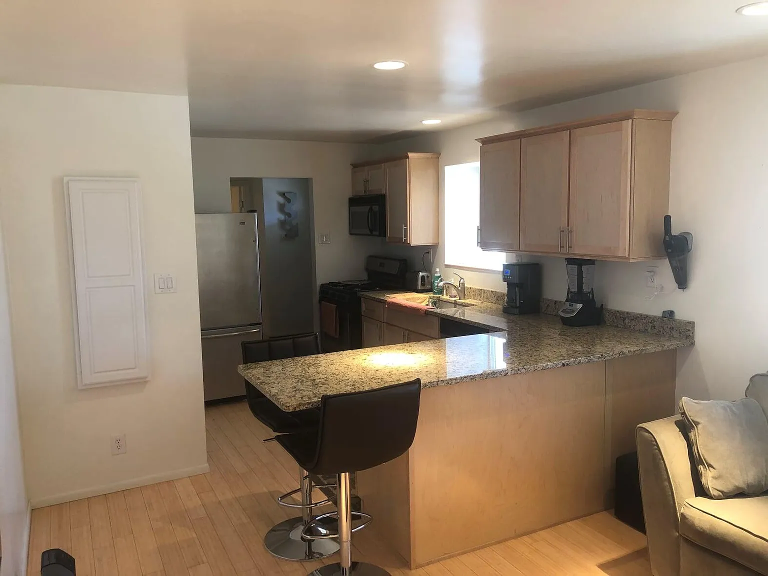 1 bed, 690 sqft, $1,250 — Photo 3