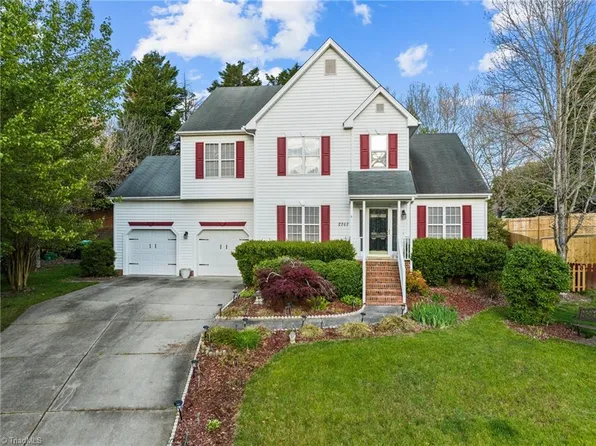 2707 Blockhouse Ct, Jamestown, NC 27282