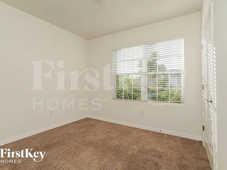 237 SE 3rd St — Photo 11