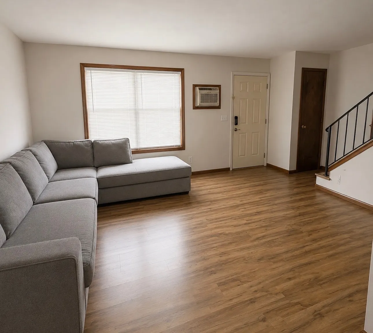 3 bed, 1.5 bath, 1200 sqft, $1,600 — Photo 2