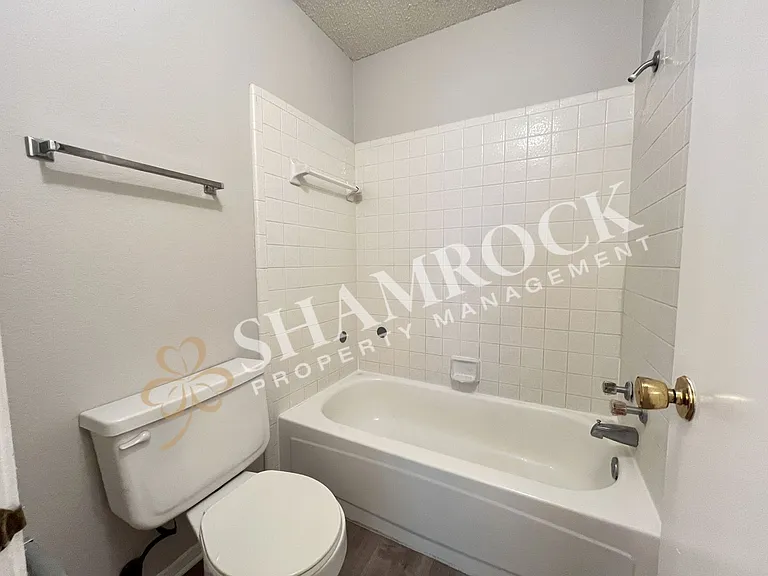 9004 Regal Dr — Photo 9