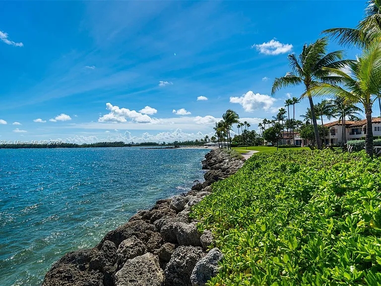 19227 Fisher Island Dr #19227 — Photo 33