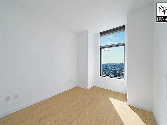 5th image of 3 Court Sq APT 6010