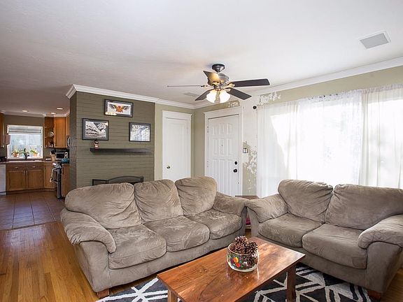 3rd image of 741 Camellia Way