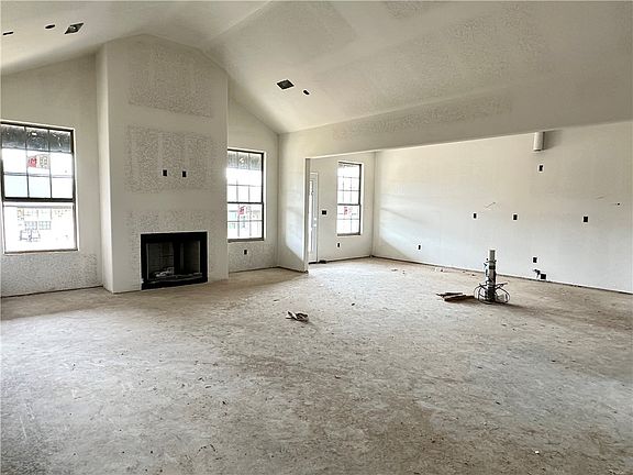 2nd image of 641 Bonnie St