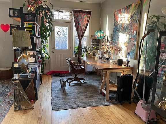 3rd image of 1311 N Maplewood Ave #3F