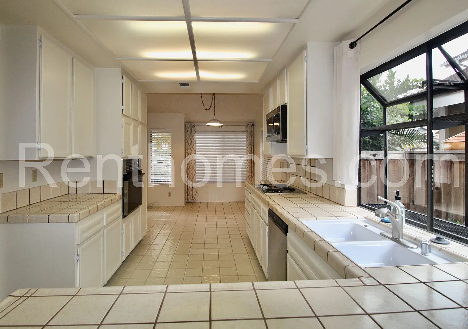 Penasquitos, Close to Schools, Shopping, and Community parks! — Photo 2