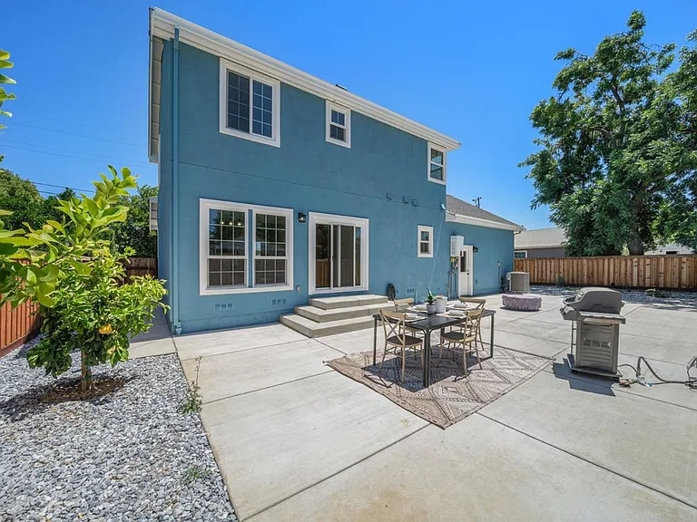 731 Beatrice St — Photo 28
